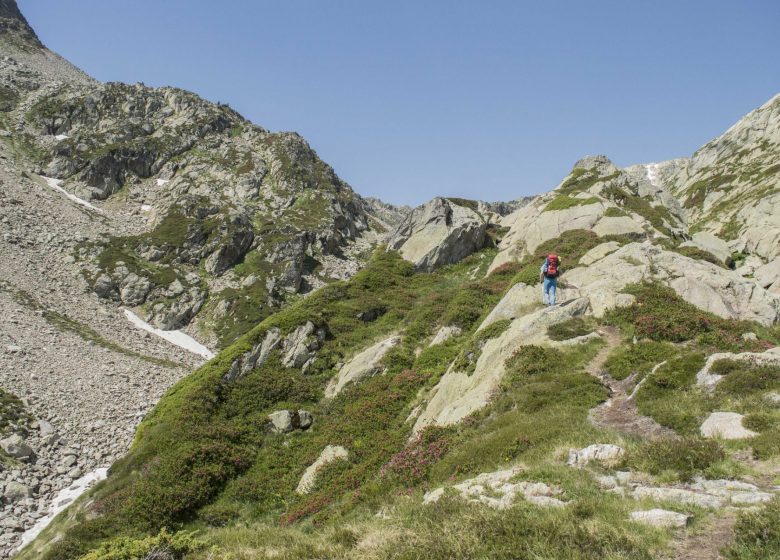 Lo stagno di En Beys e il suo rifugio