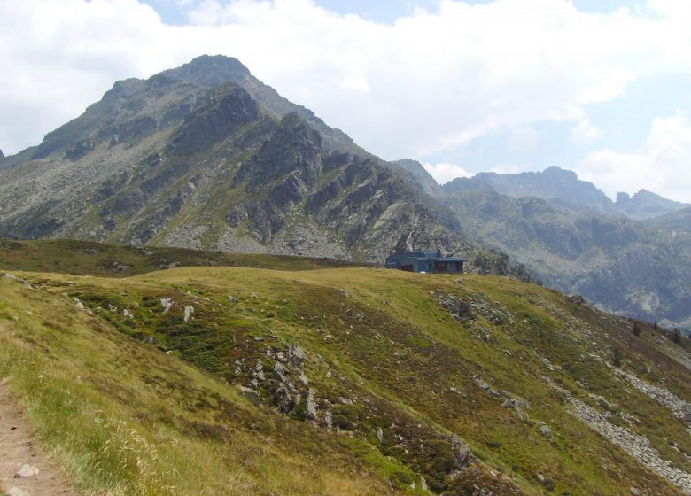 Refugio del Rulhe a través de Le Rieutort