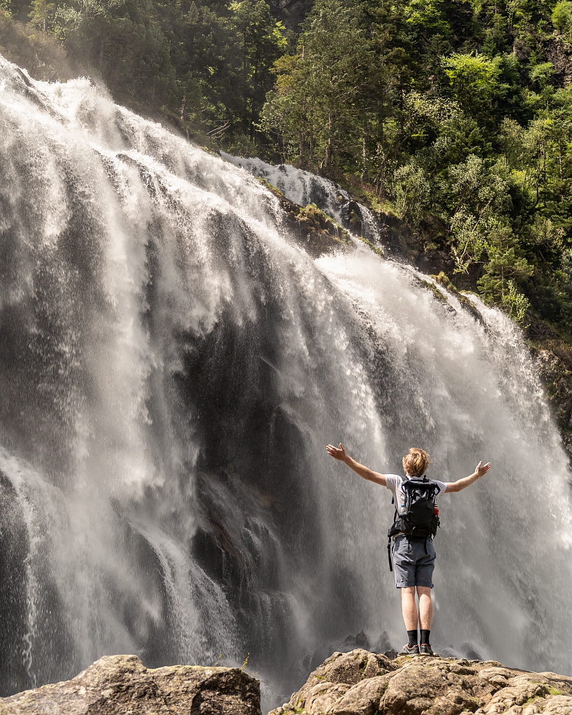 Randonnée à la Cascade d'Ars en Ariège Pyrénées