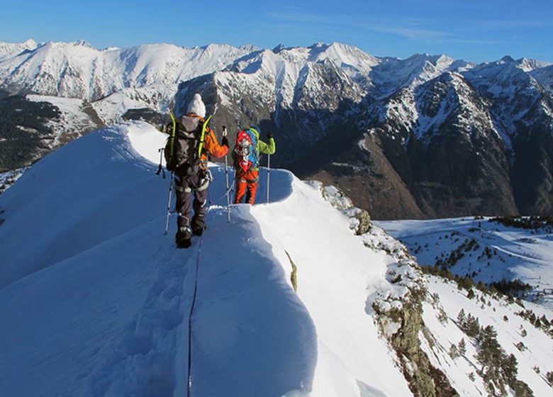 Bergbeklimmen en ijsklimmen met het bureau van de Ariègeoises van de Pyreneeën