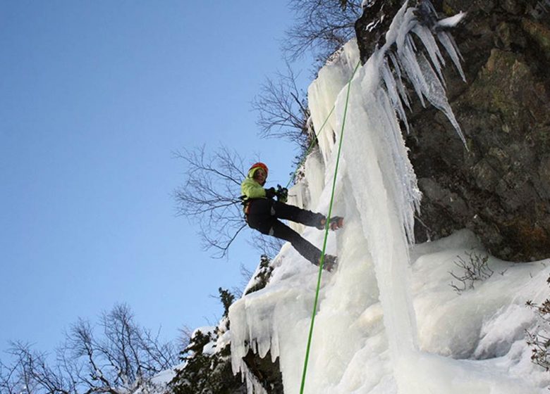 Bergbeklimmen en ijsklimmen met het bureau van de Ariègeoises van de Pyreneeën