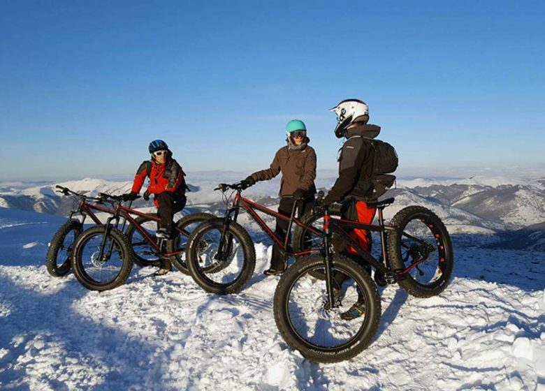 Fatbike mountainbiken op sneeuw met het Bureau des Guides des Pyrénées Ariègeoises