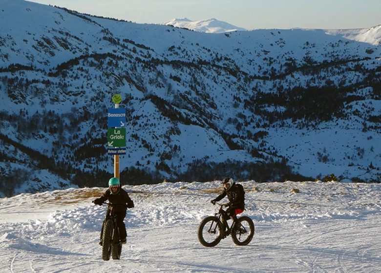 Fatbike mountainbiken op sneeuw met het Bureau des Guides des Pyrénées Ariègeoises