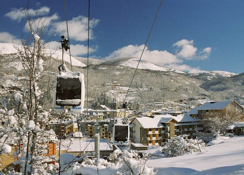 Teleférico Baou entre Ax-les-Thermes y la estación Ax 3 Domaines