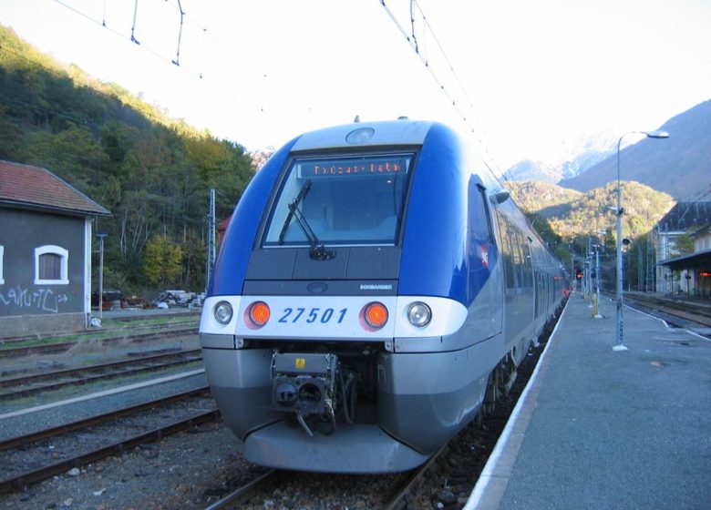 Skirail voor station Ax 3 Domaines met de lijn Toulouse – Latour de Carol