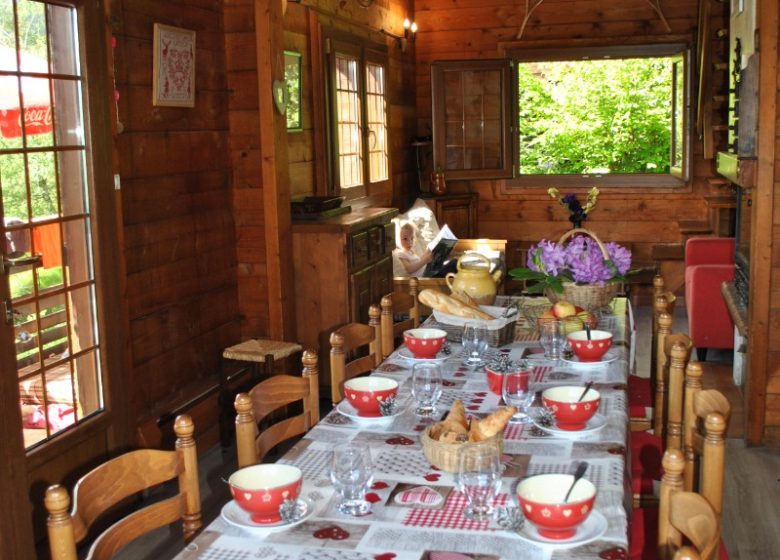 Vero chalet di montagna in una località sciistica