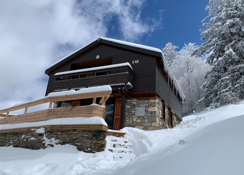 Chalet a pie de pistas en Guzet Neige – todo confort (Wifi, suelo radiante, leña para la chimenea)