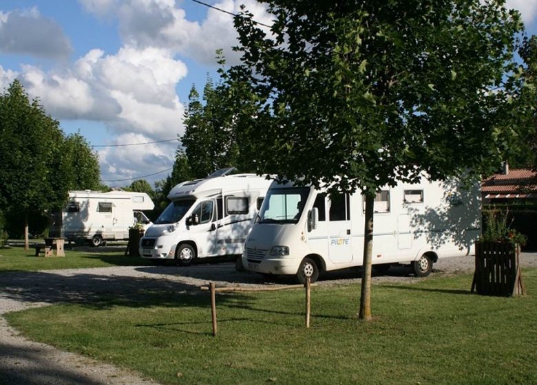 Zona de camping y autocaravanas Fossat