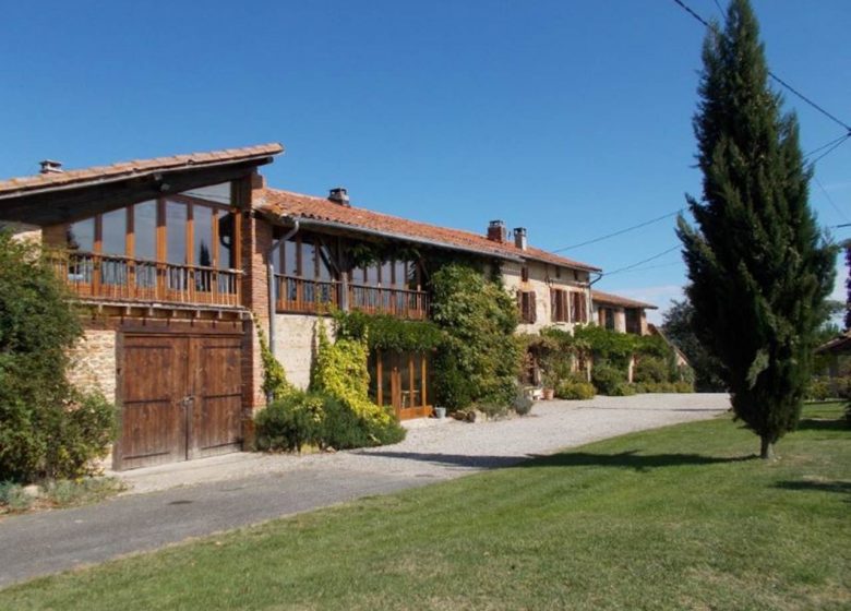 Casa rural de granja plana