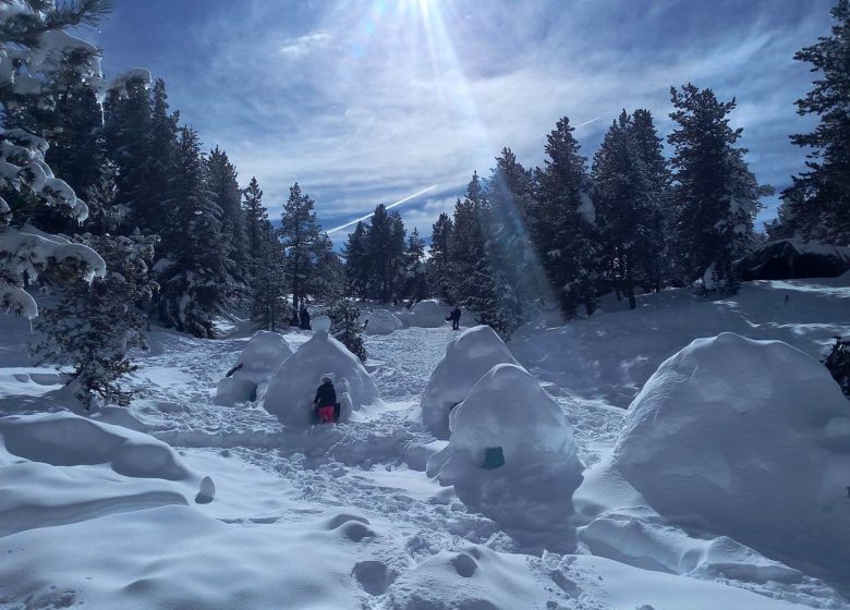 Costruzione di igloo con Angaka Village Nordique