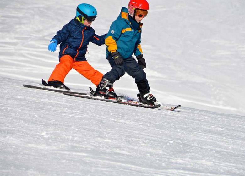 Alpine skiing for beginners at the resort of Beille