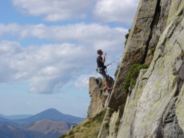 Multi-pitch climbing – Horizon Vertical