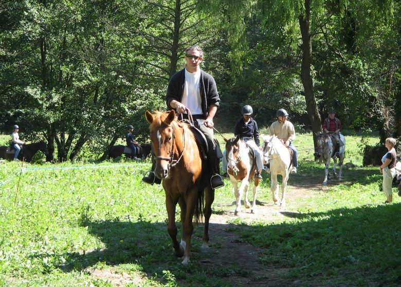 Passeggiate a cavallo con il maneggio Les Longes Pistes