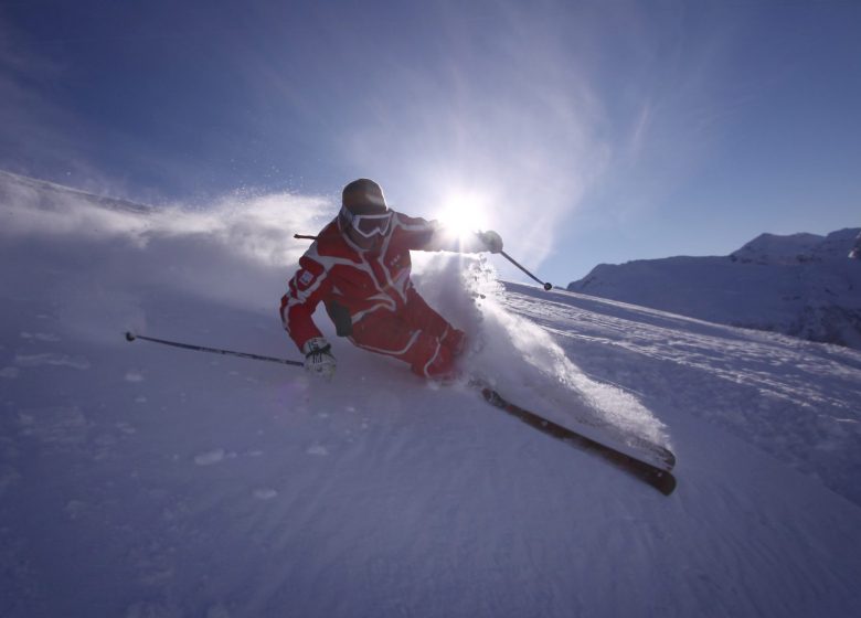 Teen & adult ski lessons with ESF Guzet Neige