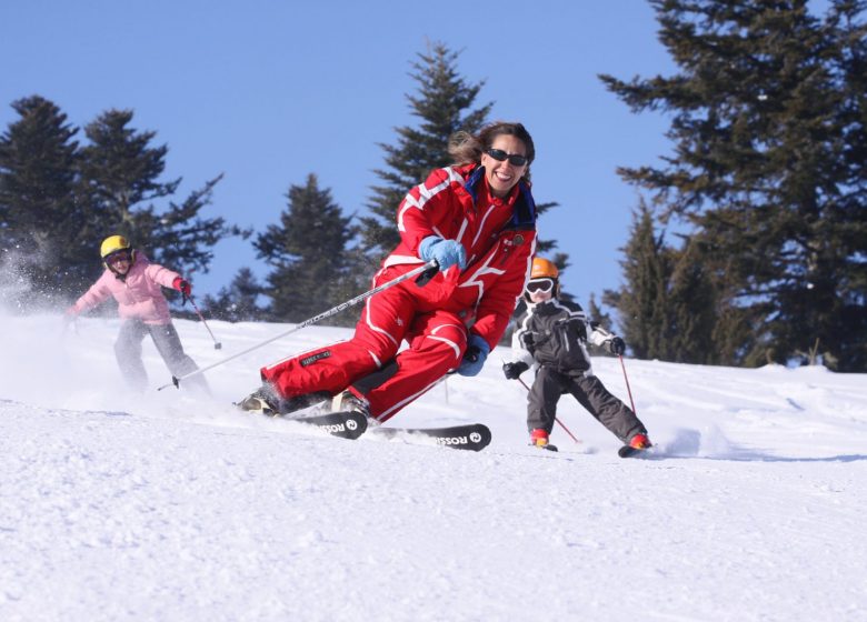 Clases de esquí para niños con la ESF Guzet Neige
