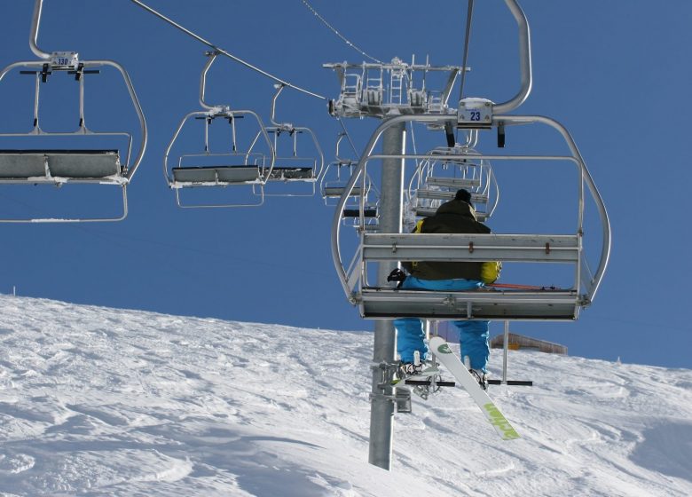 Clases particulares para todos los deportes de nieve con ESF Guzet Neige