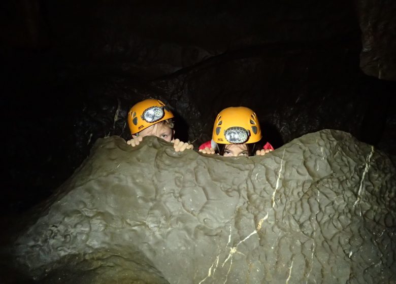 Caving: cave discovery, underground hiking with Objectif Spéléo