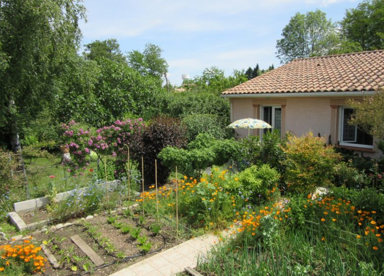 Holiday rental at the "Porte de l'Ariège" in Saint Jean du Falga, semi-detached house with the owner.