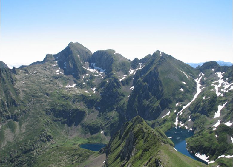 Mont Valier a través del estanque de Milouga