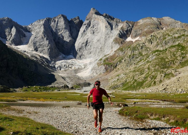 Sendero con el Dahu Ariégeois