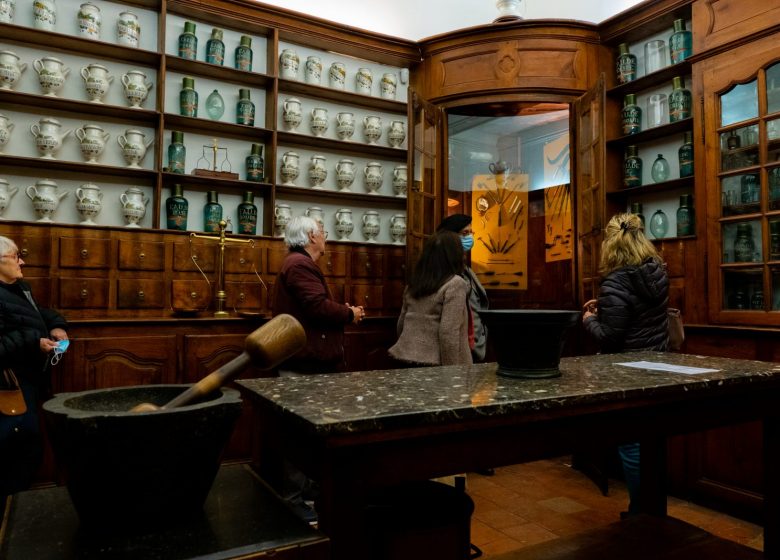 XNUMXth century pharmacy