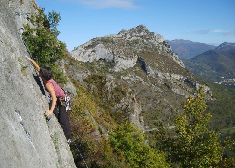 Arrampicata con l'Ufficio Guide dei Pirenei Ariègeoises