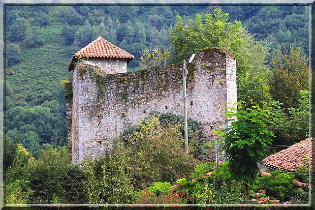 Fortifications et ruines du château d’Encourtiech