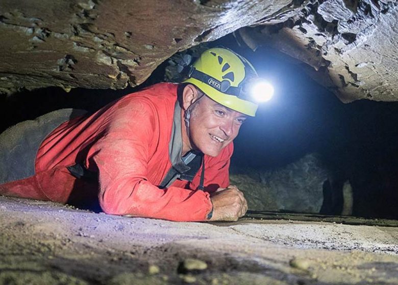 Speleologie met het bureau voor gidsen van Ariégeoises in de Pyreneeën