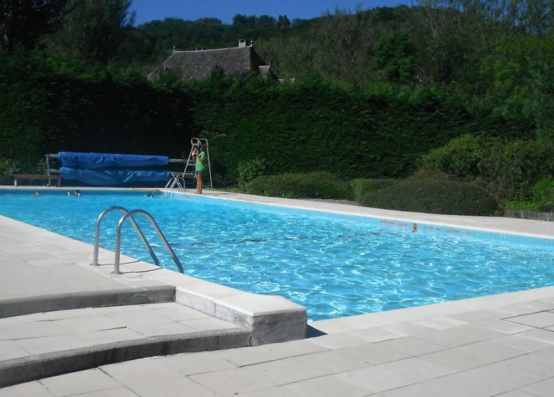 Outdoor swimming pool of the 4 valleys in Castillon