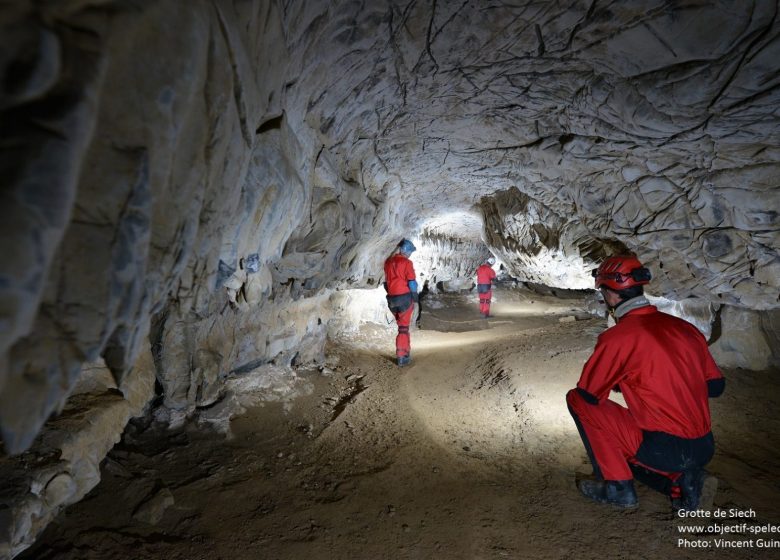 Espeleología con lente de espeleología