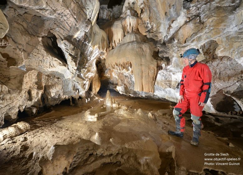 Speleologia con lente da speleologia