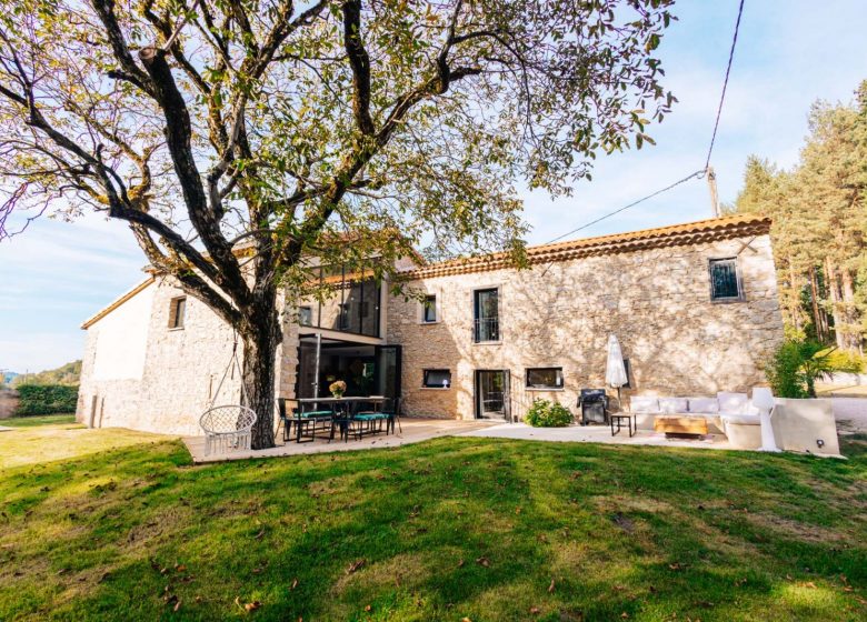 La cabaña de aquí y de otros lugares