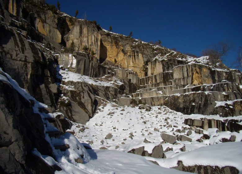 Lus van de Balacet-marmergroeve in de winter