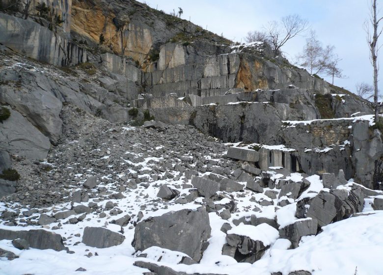 Anello della cava di marmo Balacet in inverno
