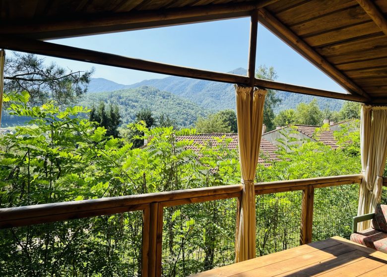 Wooden lodges and cabins on stilts, Au Songe du Valier