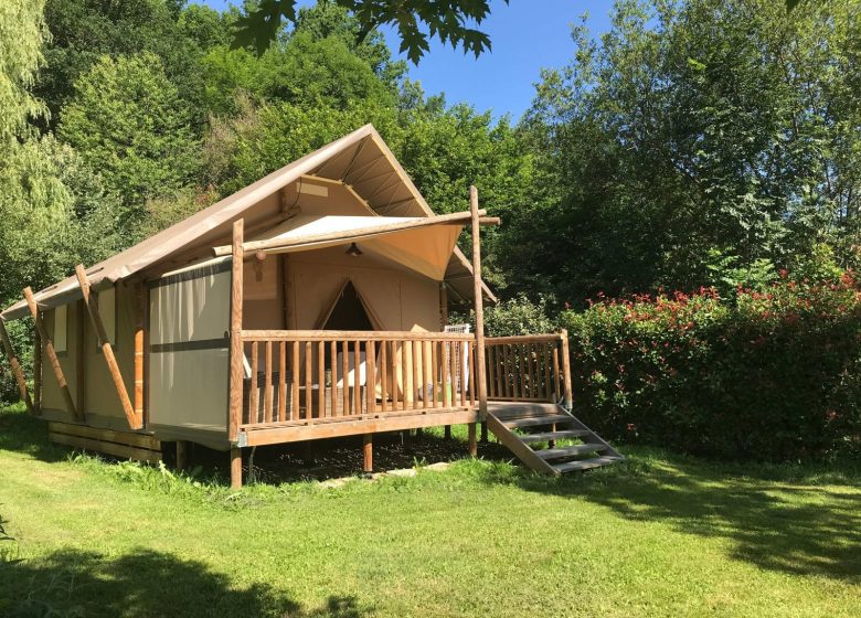 Wooden lodges and cabins on stilts, Au Songe du Valier