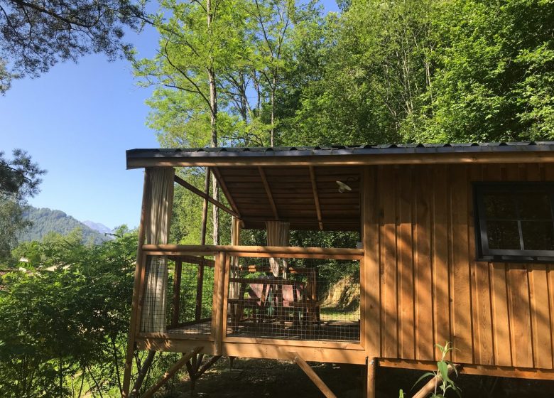 Casette e cabine in legno su palafitte, Au Songe du Valier