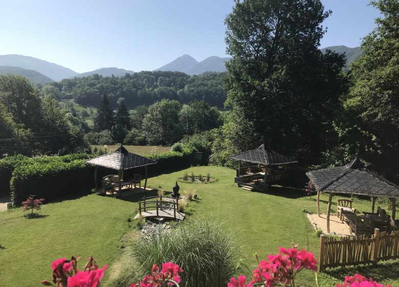 Wooden lodges and cabins on stilts, Au Songe du Valier