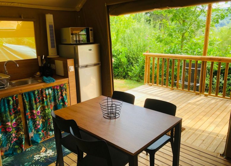 Wooden lodges and cabins on stilts, Au Songe du Valier