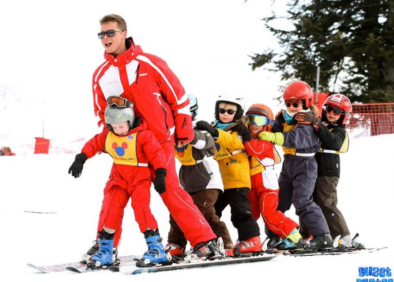 Escuela de esquí francesa Guzet nieve
