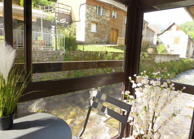 Studio with balcony at Auberge de l'Isard