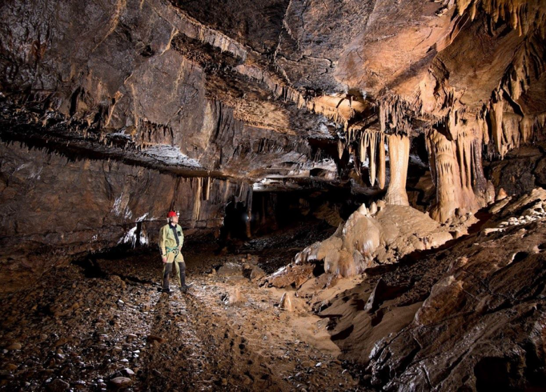 Caving with Montcalm Aventure