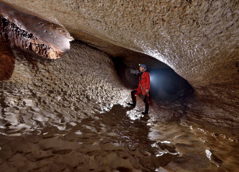 Caving with Montcalm Aventure