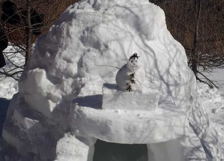 Raquetas de nieve y construcción de iglús con la Maison de la Montagne