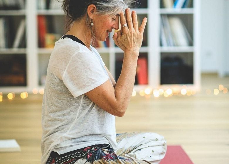 Yoga doux sur chaise et Hatha Yoga avec Chrystel