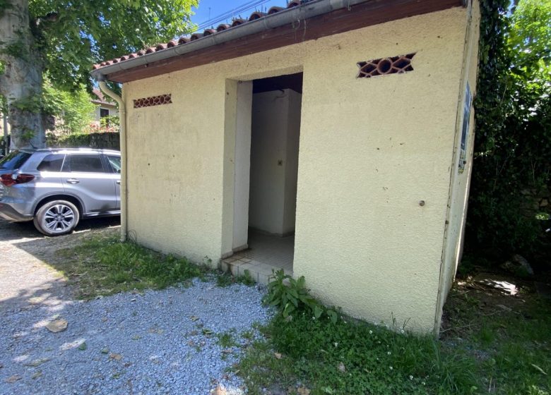 Toilettes publiques (Place du Fond de la Ville)