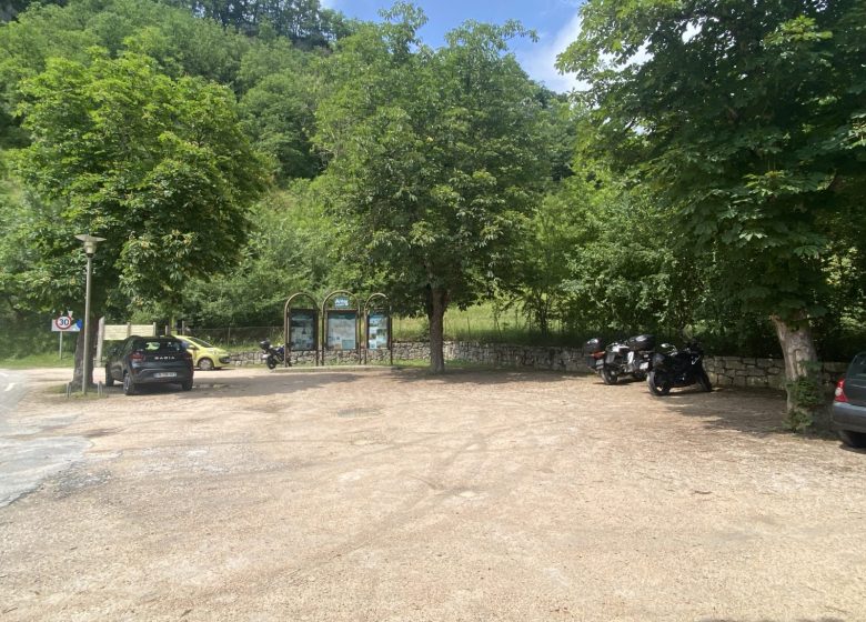 Parking de l’entrée Sud de la grotte